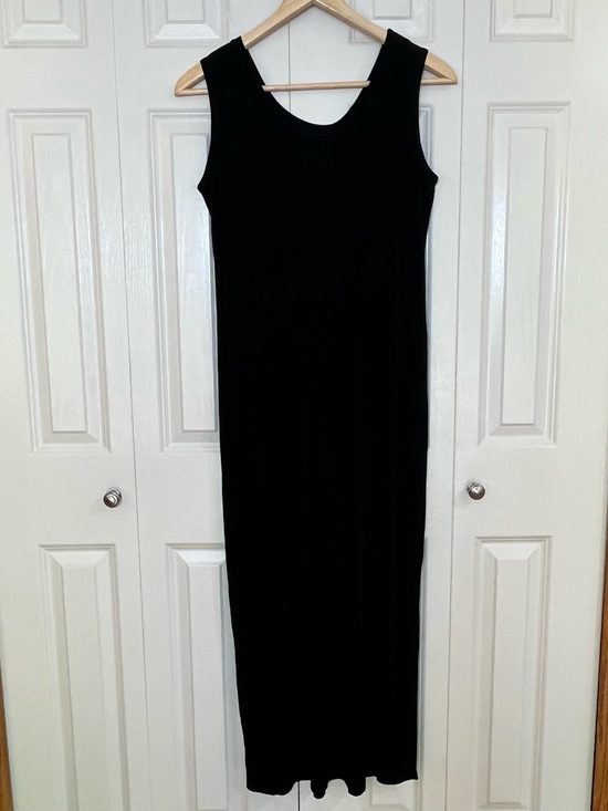 Flax Dresses & Skirts - Flax Solid Black
Sleeveless Slinky Scoop Neck Maxi Dress Side Slit 
Size Medium